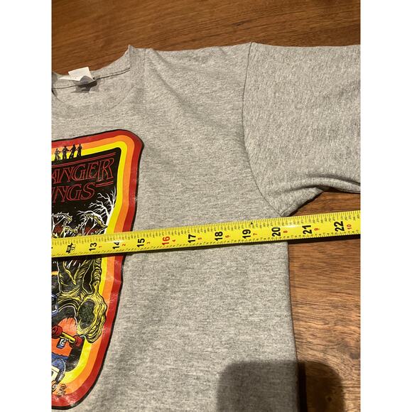 Stranger Things Gray Graphic Tee Port & Company Size Large Netflix 80s - Picture 6 of 6